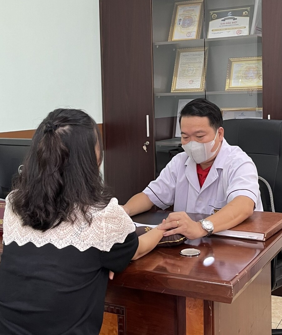 Bắt mạch trong Y học cổ truyền, không chỉ để chẩn bệnh