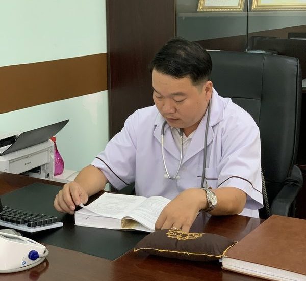 Không ngừng tìm tòi – học từ sách vở và từ chính người bệnh