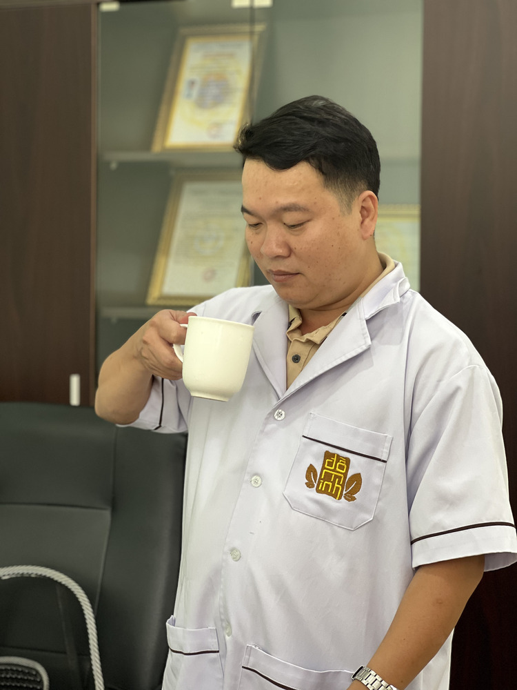 Mỗi vị thuốc, mỗi ly trà đều là dưỡng sinh. Uống chậm, sống chậm, thở chậm, bệnh tật cũng chậm tới